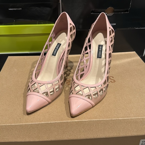 Pink Nine West pumps. Size 10 - Picture 2 of 4